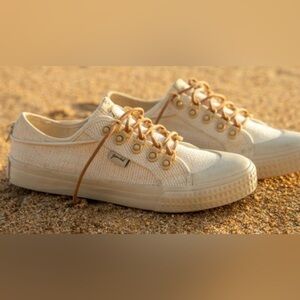 Grounded Eco Cream Canvas Sneakers Minimal Lace Up Low Top Natural Summer 39 8.5